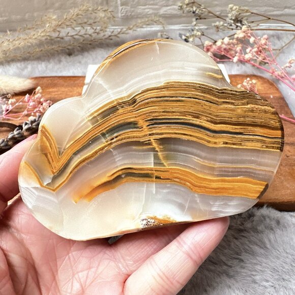 Gorgeous Onyx Cloud Carving - Picture 2 of 7